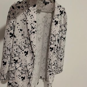 Size L good for over size wear very casual look . Black and white jacket.